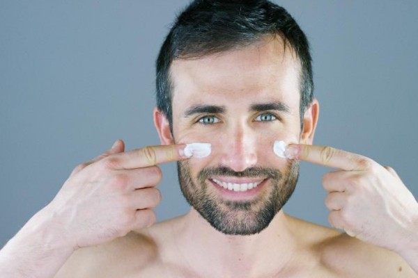 Tanpa Whitecast: 5 Rekomendasi Sunscreen Ringan yang Nyaman di Wajah