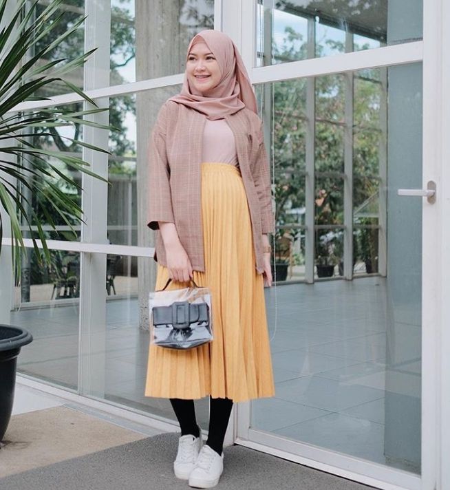 10 Tips Mix  and Match  Rok  Plisket  ala Sari Endah Pratiwi