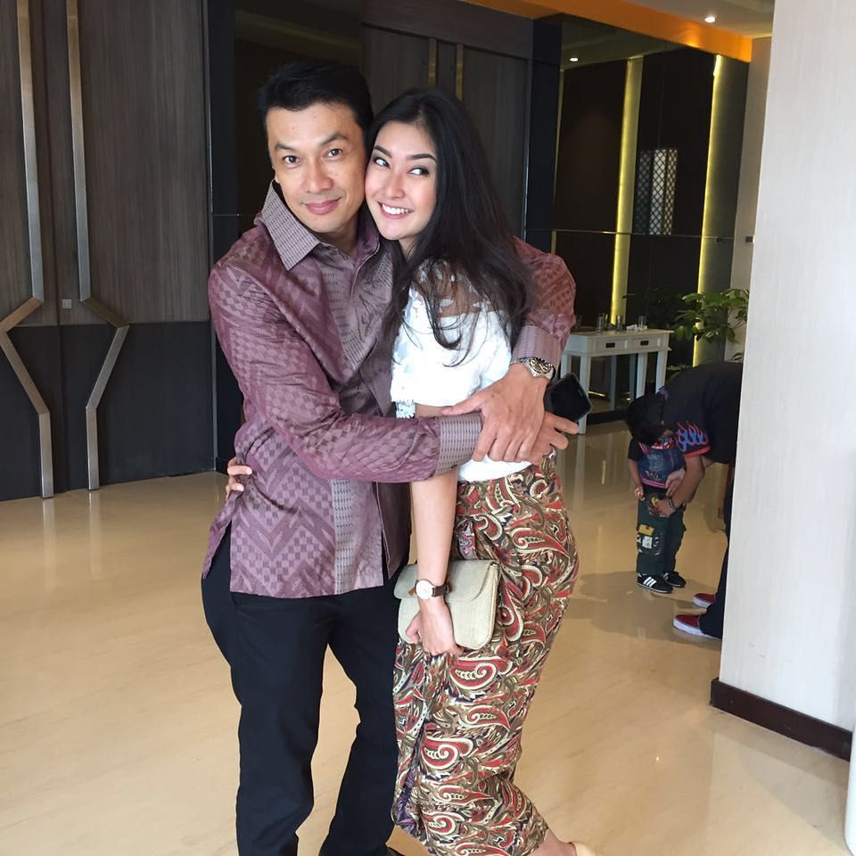 10 Potret Akrab Kevin Liliana dengan Sang Ayah, Sering Dikira Suami