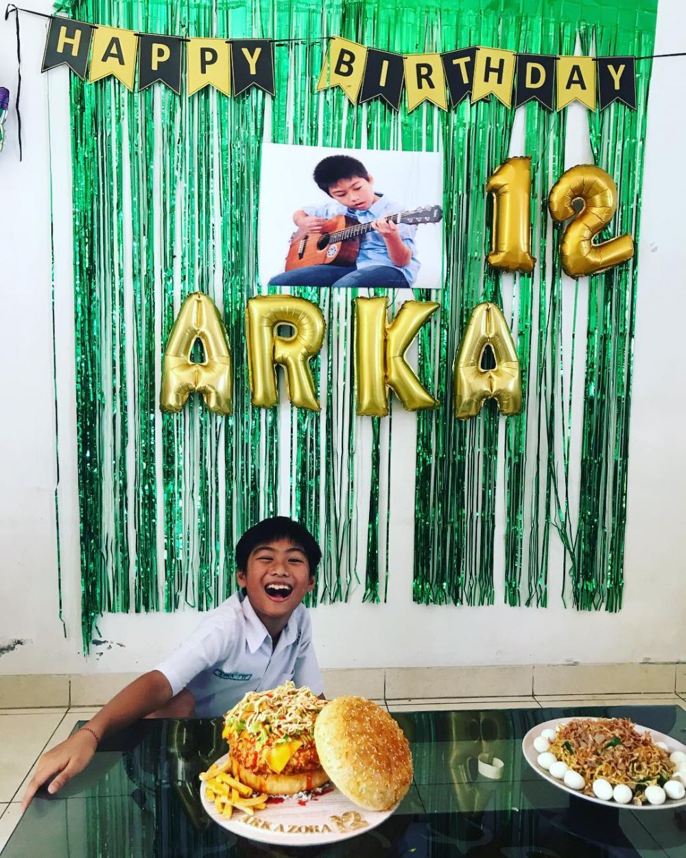 Jarang Tersorot, 10 Potret Bahagia Penyanyi Nugie dan Keluarga