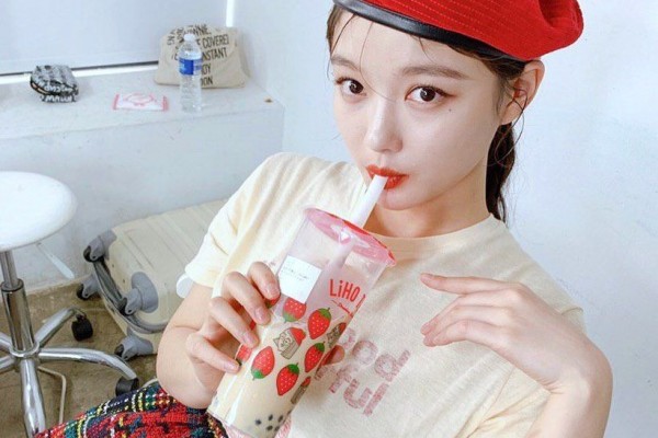 9 Referensi OOTD Imut ala Kim Yoo Jung, Bisa Tampil Ceria bak ABG