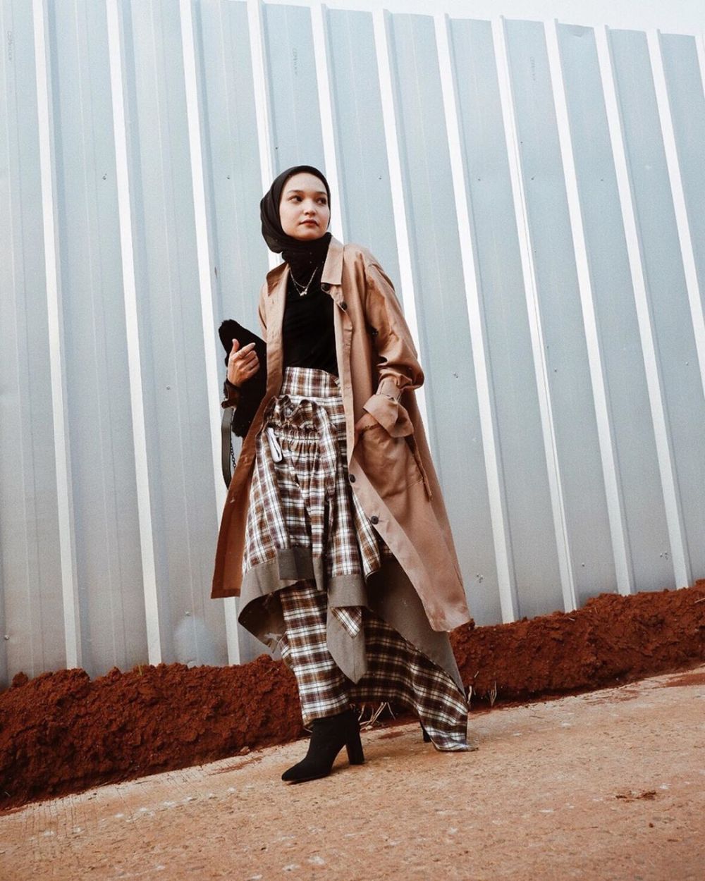 Ide Mix And Match Hijab Plaid Skirt Ala Fashion Influencer