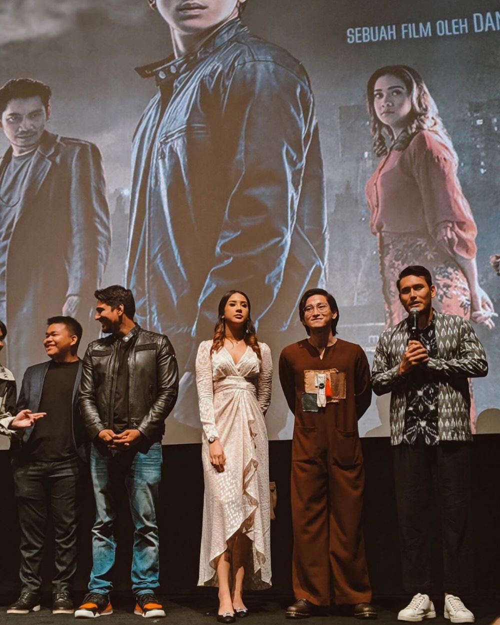 Tissa Biani & 5 Artis yang Main Film Bareng Mantan, Profesional!