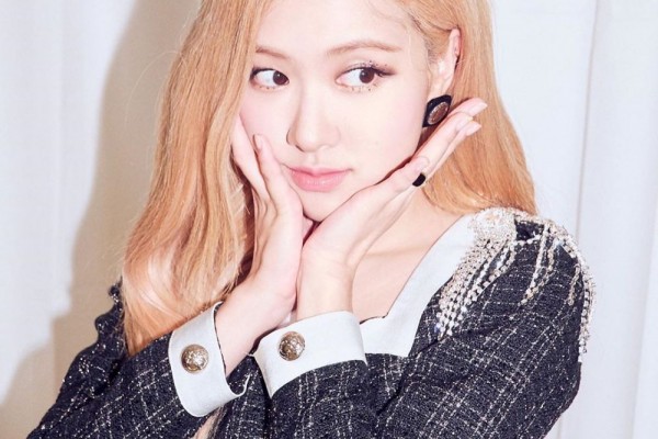 9 Potret Rose Blackpink dengan Rambut Pirang Panjang yang Memesona
