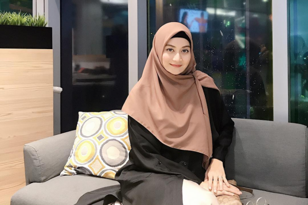 Hijrah, 7 Puteri Indonesia ini Sekarang Pakai Hijab, Tambah Adem