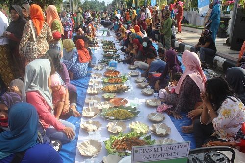 Kenyang Bersama, Ini 6 Tradisi Makan Barengan di Indonesia