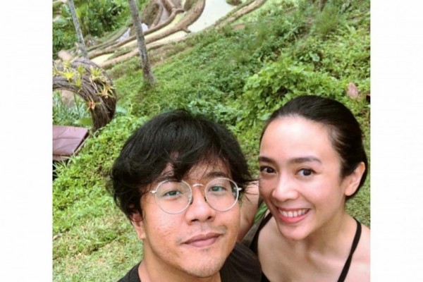 Mesra Abis! 10 Romantisme Rumah Tangga Dea Ananda dan Ariel 'Nidji'