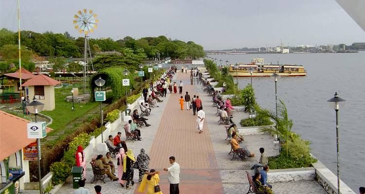 Kochi: Kota Wisata yang Dikelilingi Gunung dan Sungai Indah