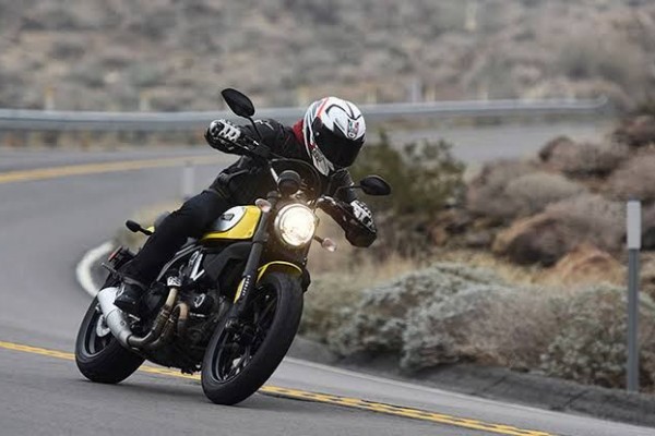 Hindari 5 Kebiasaan Buruk Ini Saat Berkendara Motor di Jalanan