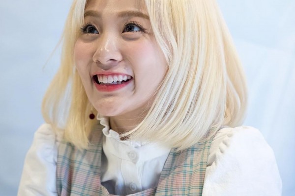 10 Potret Memesona Ahn Jiyoung Bolbbalgan4, Penyanyi Bersuara Unik