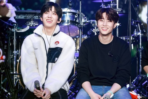 10 Potret Memukau Day6 Saat Konser di Warsawa, Polandia