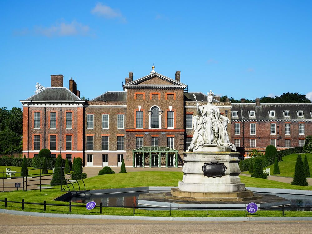 12 Istana dan Kastil yang Menjadi Kediaman Keluarga Kerajaan Inggris 