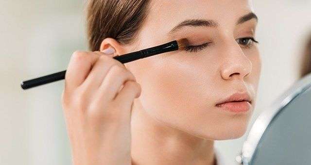 Tips Make Up Wajah Berjerawat dan Berminyak dalam Perawatan