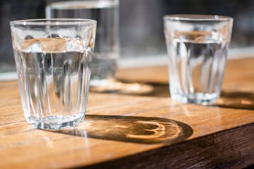 5 Manfaat Minum Air Hangat yang Perlu Kamu Ketahui