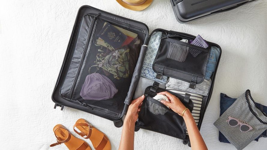 7 Hal yang Sering Dilakukan Orang Mager Saat Traveling, Kamu Juga?