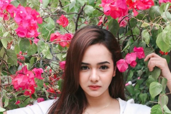 Mirip Barbie, 10 Potret Dianda Sabrina yang Manis Abis!