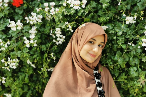 10 Potret Manis Shireen Sungkar yang Bikin Adem