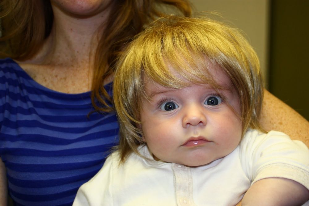 10 Bayi Terkocak Saat Pakai Wig, Ekspresinya Mirip Orang Dewasa!