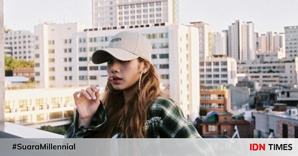 Tampil stylish, ini 10 ide ootd pakai topi ala lisa blackpink