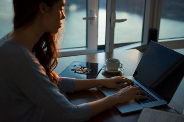 Tetap Produktif, Ini 8 Pekerjaan Freelance yang Cocok untuk Mama Muda