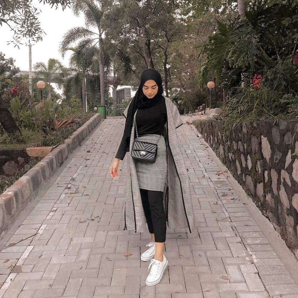 10 Ide Ootd Hijab Warna Basic Ala Adiva Selsa Kekinian Dan Menarik