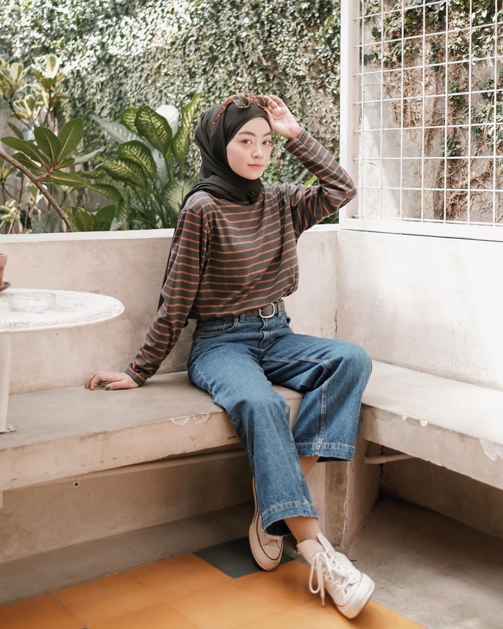 10 Inspirasi OOTD  Hijab  Denim  ala Selebgram Meirani Amalia