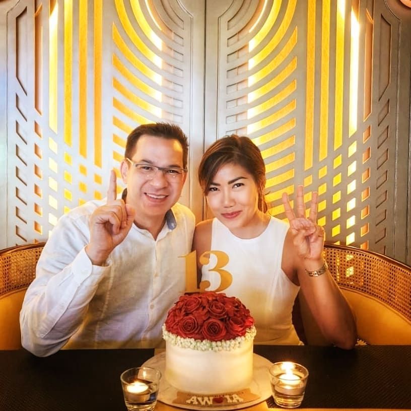 Mesra Bak Masih Pacaran, 10 Potret Intim Ari Wibowo dan Istri