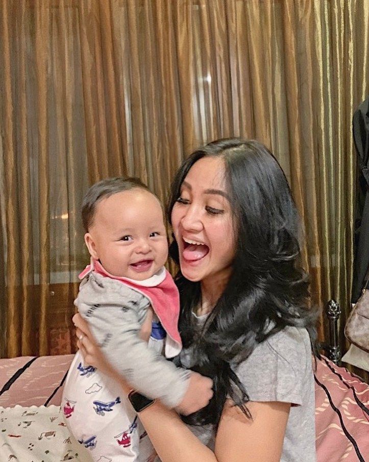 Sayang Ponakan, 10 Artis yang Belum Nikah Ini Jadi Aunty Idaman!