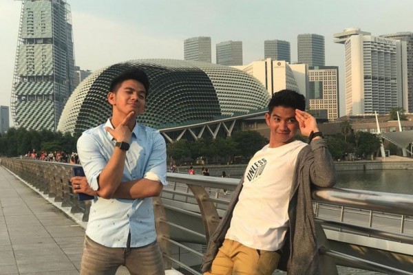Gak Melulu Kembaran Baju, Ini 9 Momen Hangat Kebersamaan Rizki Ridho