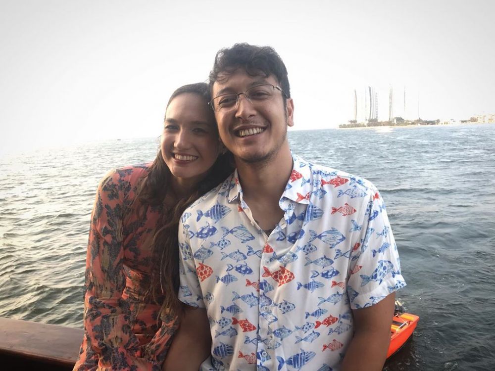 11 Artis Pria Berdarah Batak yang Pesonanya Bikin Hati Kamu Meleleh