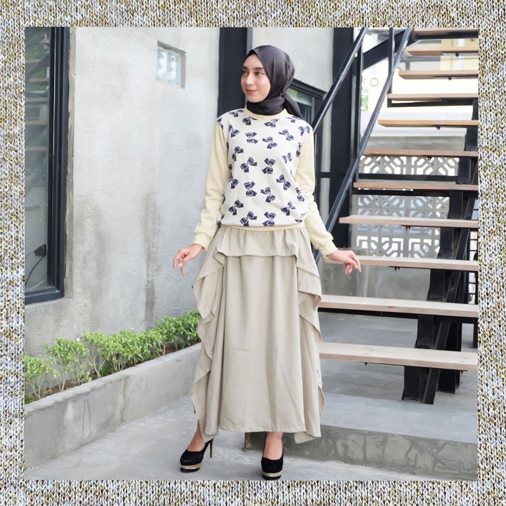 10 Gaya OOTD Hijab dengan Sweater yang Eye Catching & Gampang Ditiru!