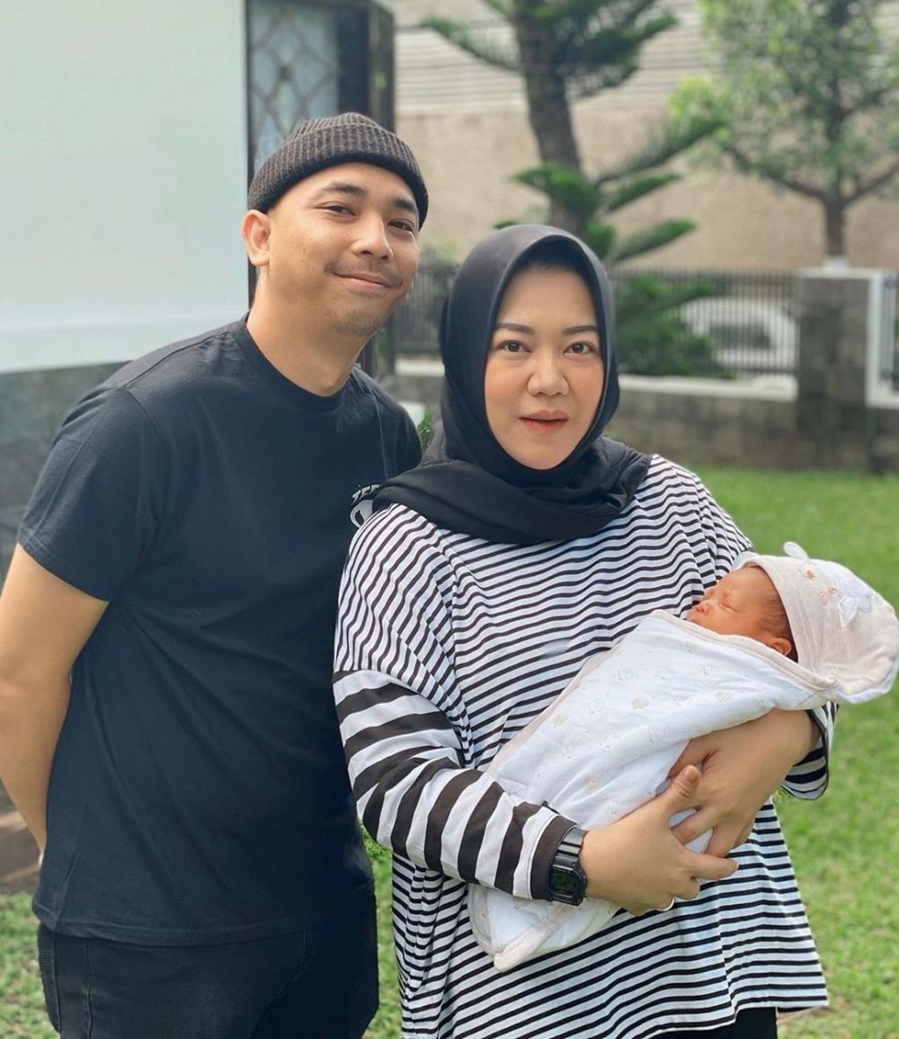 Lahirkan Anak Pertama, 10 Artis yang Resmi Jadi Ibu di Awal 2020