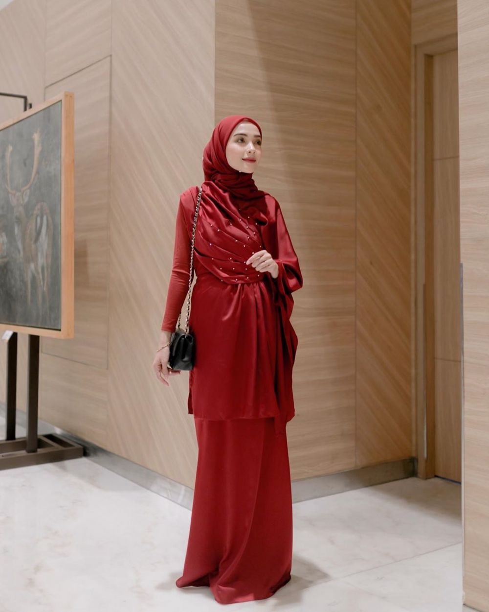 10 OOTD Hijab ke Kondangan ala Hamidah Rachmayanti, Simple nan Elegan!