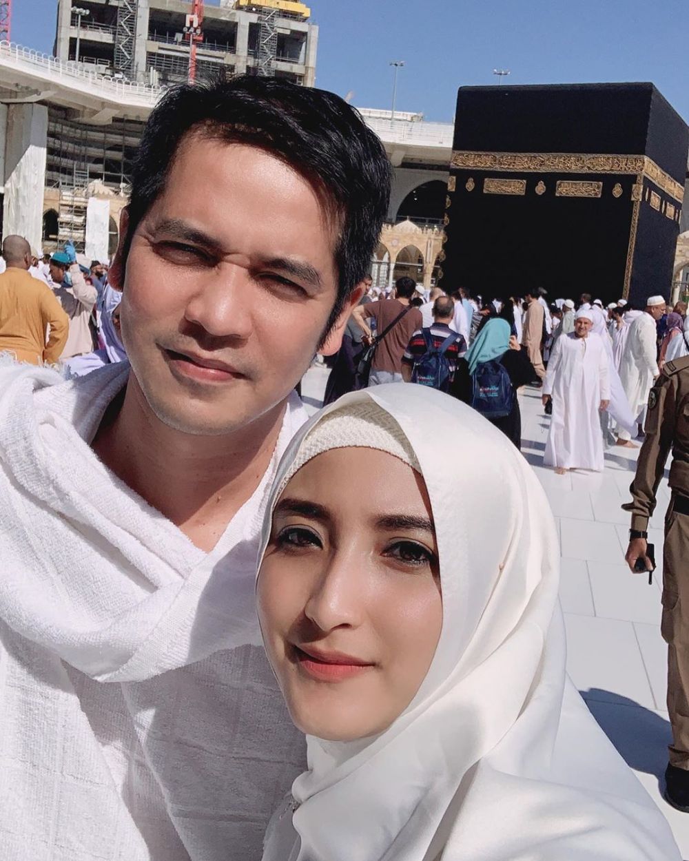 4 Tahun Tunggu Momongan, Ini 10 Potret Manis Ricky Perdana dan Istri