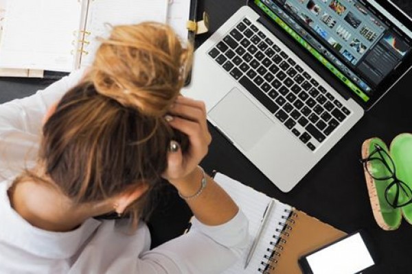 7 Tips Biar Gak Stres Akibat Overwork, Kesehatanmu Penting Lho!