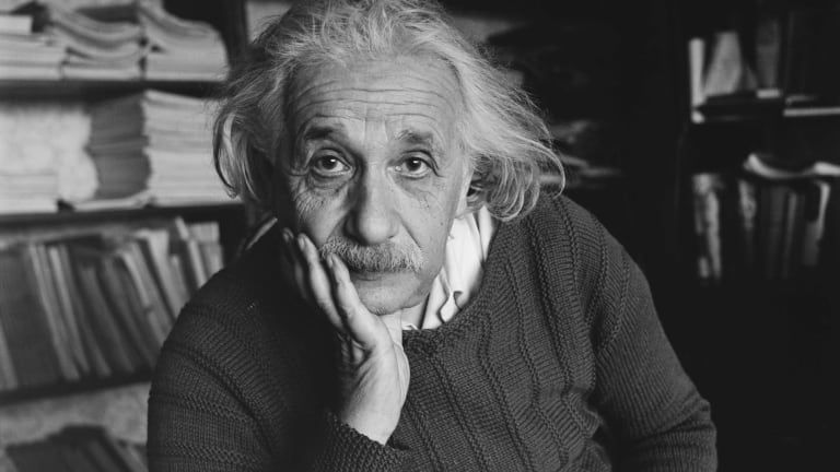 Biografi Albert Einstein Dalam Bahasa Inggris – Ujian