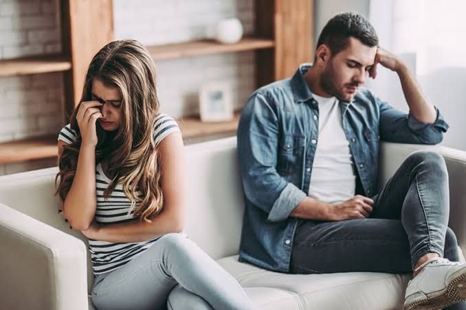 5 Manfaat Terbuka dengan Pasangan soal Finansial, Perlukah Dilakukan?