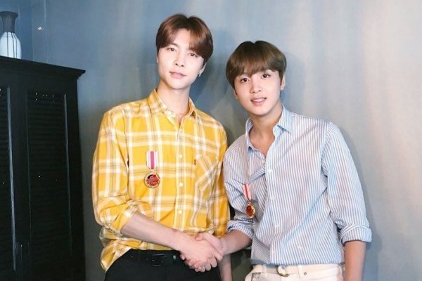 10 Potret Menggemaskan Perbedaan Tinggi Johnny dan Haechan NCT 127