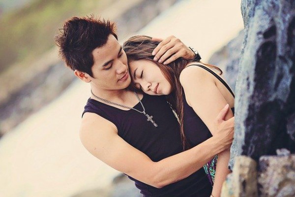 5 Cara Mengimbangi Pasangan yang Dominan Biar Gak Kewalahan!