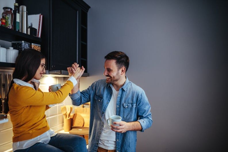 5 Manfaat Terbuka dengan Pasangan soal Finansial, Perlukah Dilakukan?