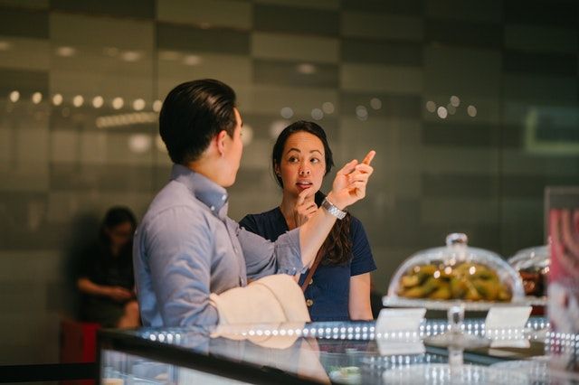 5 Tips Melarikan Diri dari Acara Kencan Buta yang Membosankan