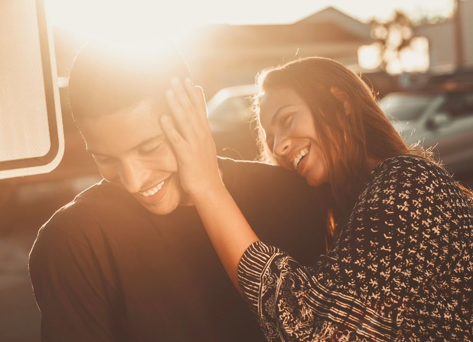 Bukan Posesif, Ini 5 Bukti Sebenarnya Pasangan Hanya Protektif Padamu