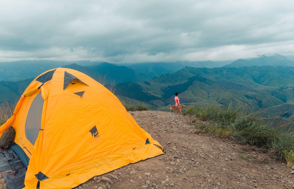 9 Tips Penting Mendirikan Tenda, Tidur Jadi Aman dan Nyaman