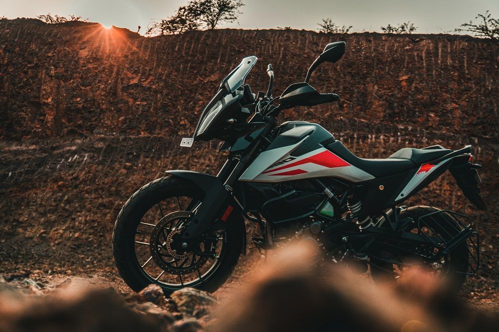 Jangan Malas, Ini 5 Alasan Cuci Motor Itu Penting Setelah Kehujanan