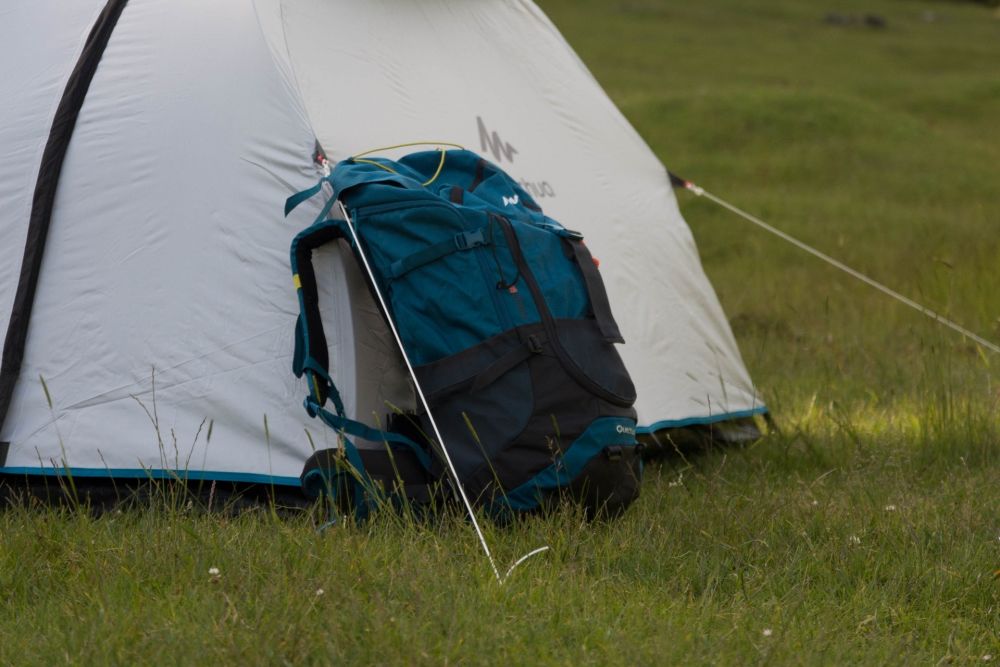 9 Tips Penting Mendirikan Tenda, Tidur Jadi Aman dan Nyaman