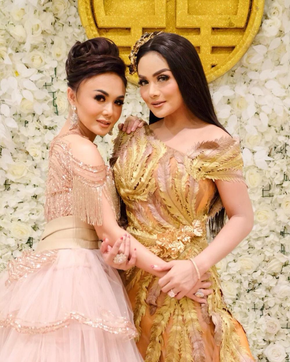 7 Kakak & Adik yang Sukses Berkarier Jadi Artis, Siapa Saja?