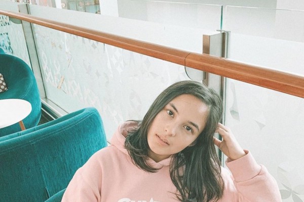 Ibadah di Tengah Pandemi, 13 Selebritis yang Turut Merayakan Paskah