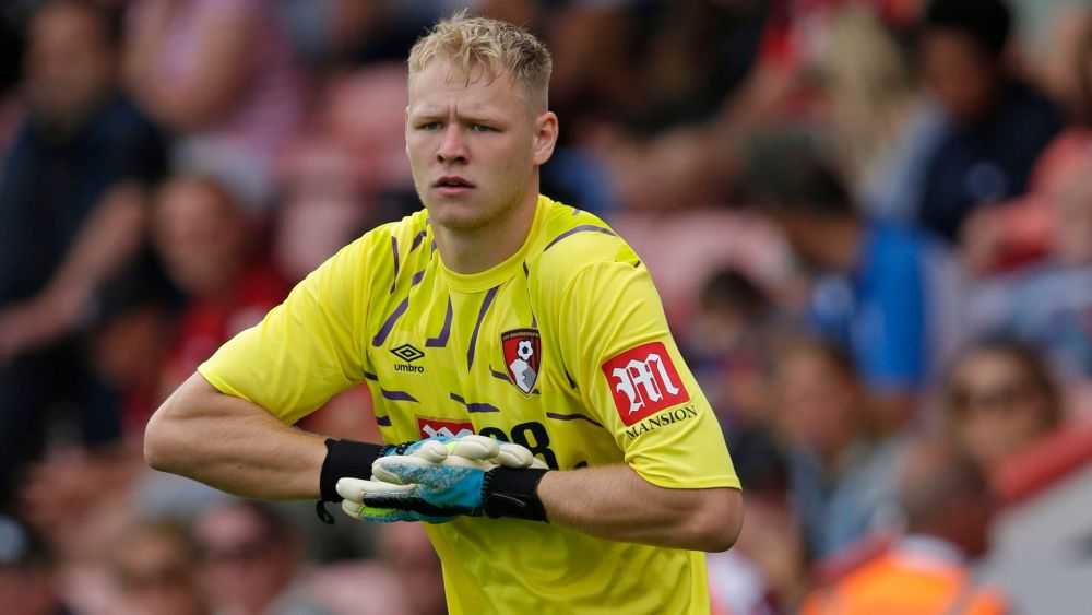 Kiper Bournemouth Aaron Ramsdale Diincar Dua Klub London [ 563 x 1000 Pixel ]