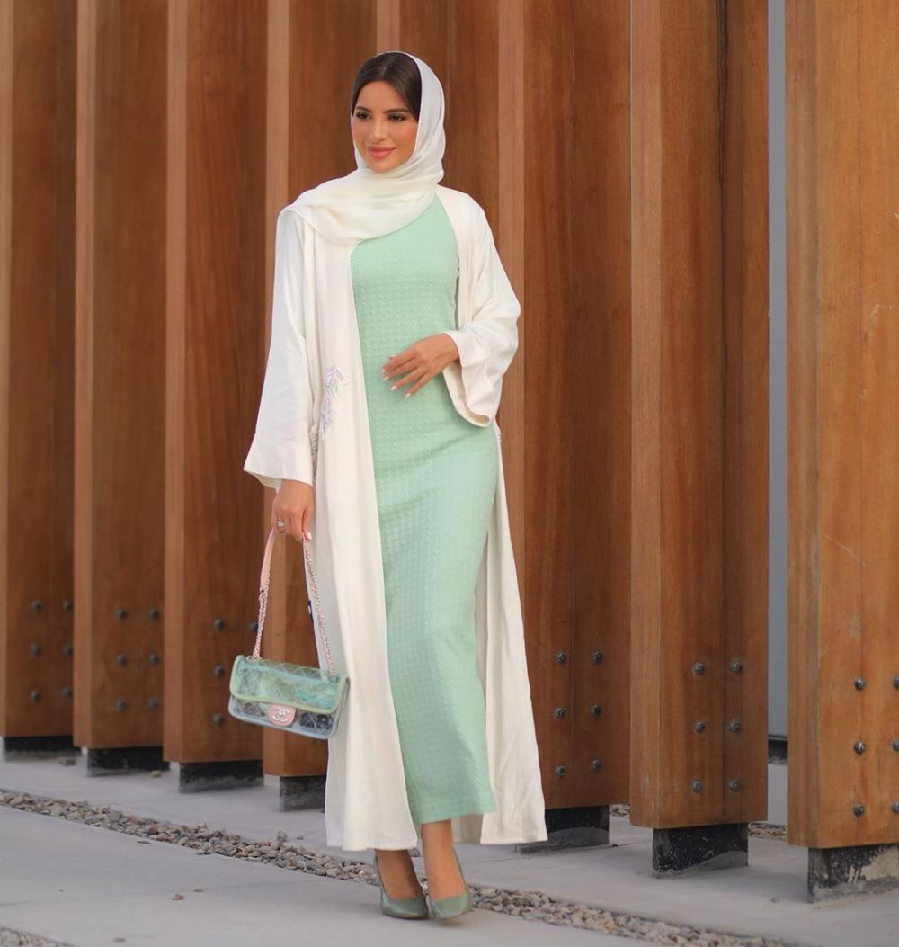 Tampak Manis, 10 Inspirasi Mint Outfit Ini Cocok Jadi Style Andalanmu