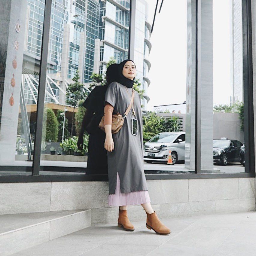 10 Inspirasi OOTD Hijab Polos  ala Ayudia Bikin Gaya Jadi 